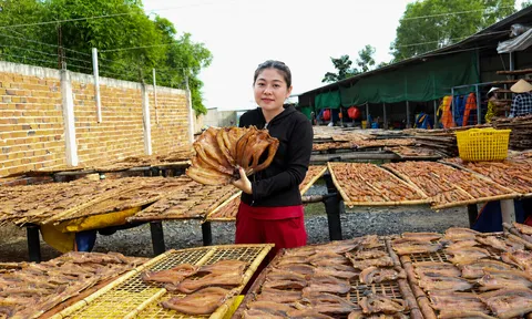 CHỊ NGUYỄN THỊ THỦY TIÊN (1987) TẤT BẬT VÀO MÙA CÁ KHÔ TẾT: ĐƯA ĐẶC SẢN TRUYỀN THỐNG VƯƠN XA NHỜ MẠNG XÃ HỘI