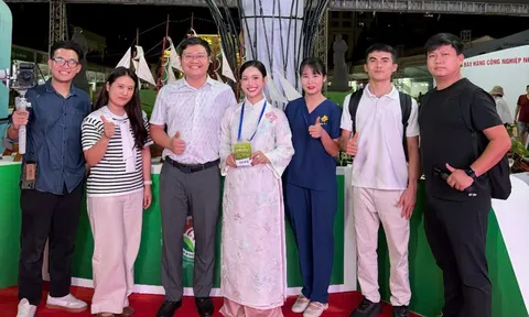 Royal Life đưa thảm ngải cứu tham gia Hội chợ Triển lãm Hàng Công nghiệp Nông thôn 2025: Bước tiến mới của sản phẩm thảo dược Việt