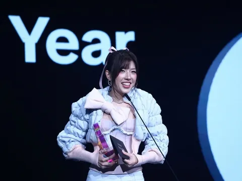"Em xinh" Lamoon thắng giải Nghệ sĩ âm nhạc của năm tại TikTok Awards