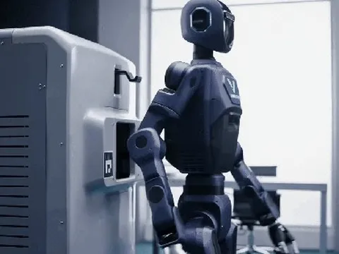 Robot hình người 'Made in Vietnam' thế hệ thứ 2 của tỷ phú Phạm Nhật Vượng chính thức ra mắt: Có thể tự sạc pin - không cần con người hỗ trợ