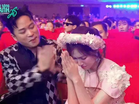 Hòa Minzy nhận 7 giải Làn sóng xanh, thái độ khác lạ sau ồn ào "chiếm sóng"