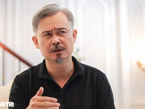 Vĩnh Xương đi chợ đầu mối lúc 2h30 sáng, tự tay dắt xe, bê đồ cho khách