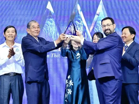 Ông Hồ Quang Cua chính thức nhận cúp "Gạo ngon nhất thế giới" lần thứ 3