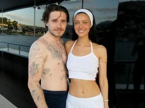 Thêm hành động dứt tình của Brooklyn Beckham với cha mẹ