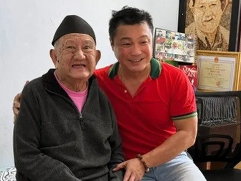 Tài tử Lý Hùng thăm hỏi Mạc Can và các nghệ sĩ khó khăn tại viện dưỡng lão