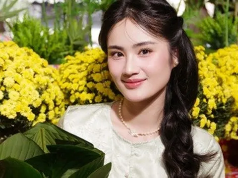 Ý Nhi từ Australia về Việt Nam đón Tết, diện áo bà ba gói bánh chưng