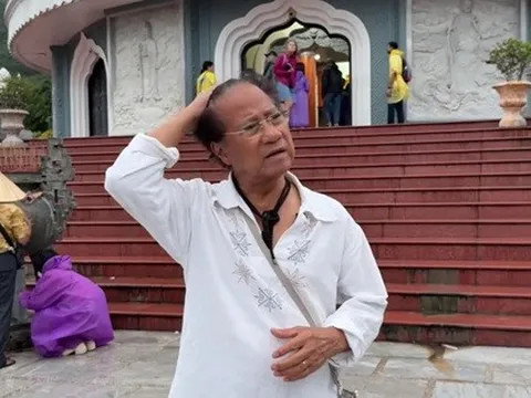 Chế Linh U90 tới ngôi chùa lớn nhất Đà Nẵng, cầu một điều