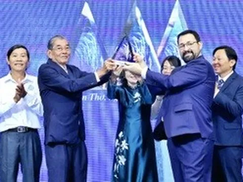 Ông Hồ Quang Cua chính thức nhận cúp "Gạo ngon nhất thế giới" lần thứ 3