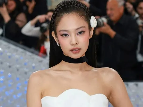 Jennie vướng nghi vấn hẹn hò, danh tính “nhà trai” gây bất ngờ