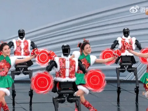 Màn đồng diễn robot gây sốt của Trung Quốc tốn bao nhiêu, do ai nhào nặn?