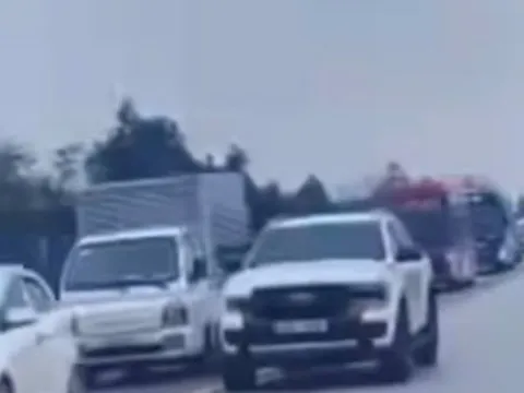 Bất ngờ danh tính tài xế bán tải đi vào làn ngược chiều, liên tục nháy đèn pha trên cao tốc