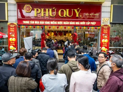 Người mua vàng, bạc ngày Thần tài chú ý: Phú Quý phát thông báo 'sẵn hàng' cho ngày mai