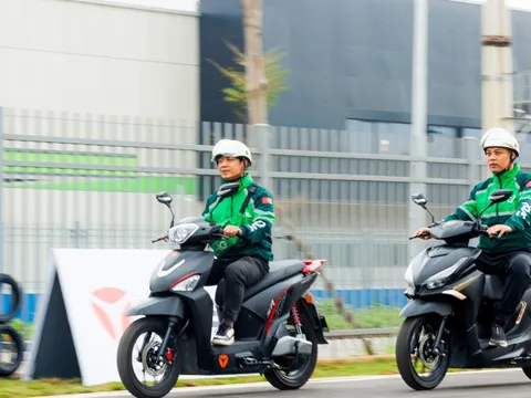 Grab hỗ trợ tài xế chuyển đổi sang xe máy điện