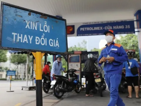 Xăng tăng giá sốc gần 8.000 đồng/lít: Chi phí đi lại mỗi tháng tăng bao nhiêu cho xe máy và ô tô?