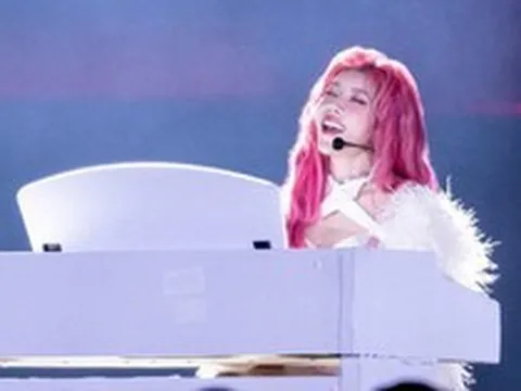 Mỹ nhân Việt khiến netizen Trung choáng váng: Lá ngọc cành vàng nhà ngoại giao, gia thế - tài năng tiểu thuyết cũng không dám viết