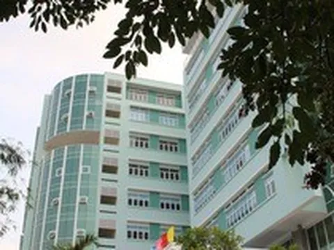 TPHCM: Một trường cao đẳng nợ lương hơn 3 năm, giảng viên phải đi giao hàng kiếm sống