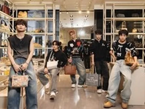 Dàn trai xinh gái đẹp không ngừng chinh phục những giới hạn phong cách bằng các trang phục của Marc Jacobs