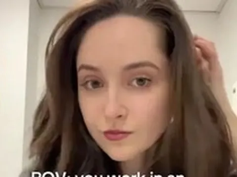 Sáng đi làm còn xinh xắn, trưa soi gương thấy xuống sắc: "Thuyết không khí công sở” ám vào dân văn phòng, các chuyên gia nói gì?