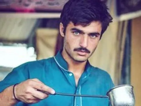 "Anh bán trà đẹp trai nhất thế giới" bây giờ ra sao?