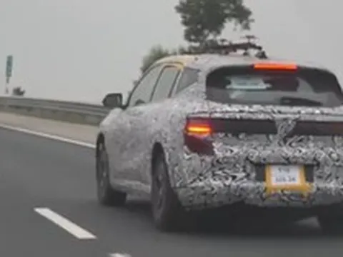 SUV mới toanh của VinFast lăn bánh trên đường