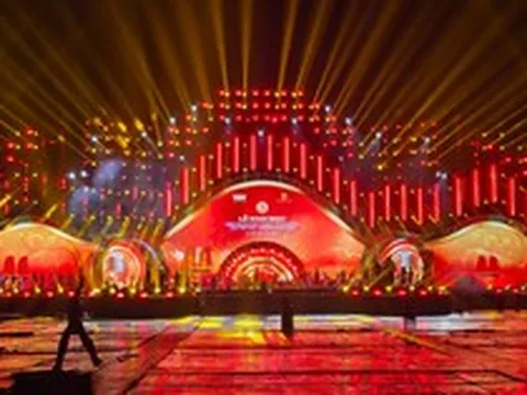 Cận cảnh sân khấu 4.000m² đêm khai mạc Liên hoan Phát thanh toàn quốc 2026