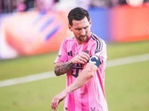 Messi bị kiện