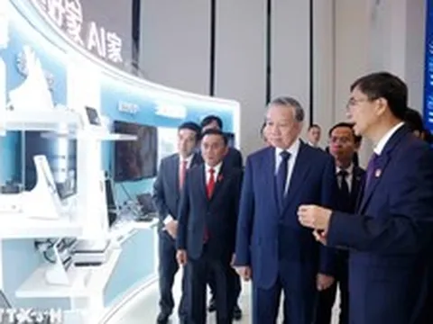 Tổng Bí thư, Chủ tịch nước Tô Lâm tham quan Trung tâm trí tuệ nhân tạo Trung Quốc-ASEAN