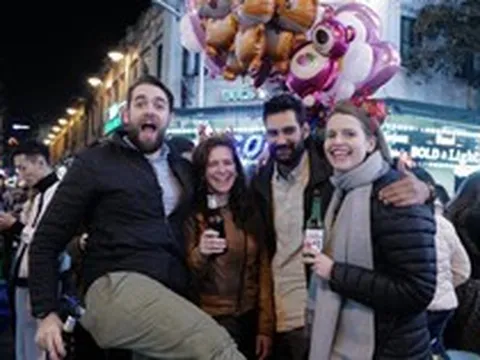 Khách Tây kể lại trải nghiệm lúc 1h sáng giữa thủ đô rồi đưa ra quyết định bất ngờ này