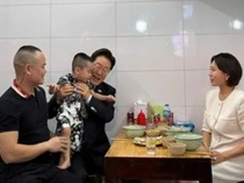 Chủ quán phở đón Tổng thống Hàn Quốc: 'Cả đêm qua tôi hạnh phúc không ngủ nổi'