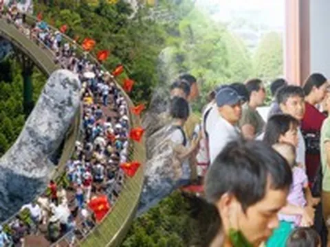 Mới 2 ngày đầu kỳ nghỉ lễ, Đà Nẵng đã đông khủng khiếp!