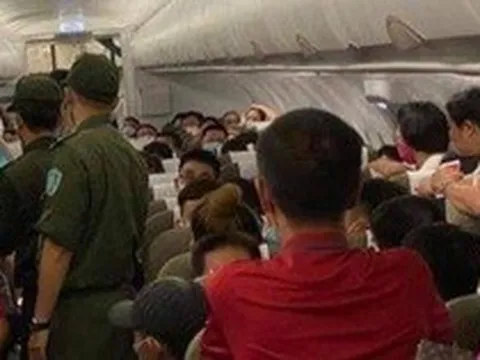Hành khách bị yêu cầu rời khỏi máy bay, phạt 8,5 triệu vì một hành động