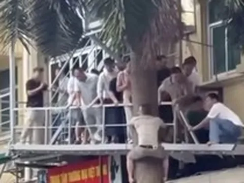 Công an Lạng Sơn nói gì về clip cho rằng 'nhiều người đu cây tháo chạy khỏi casino'