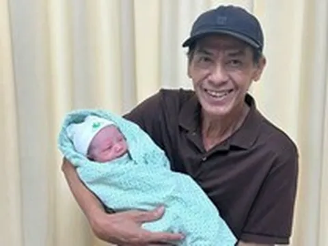 Nam NSND chung thủy với vợ suốt 45 năm, 70 tuổi lên chức, cuộc sống quá viên mãn