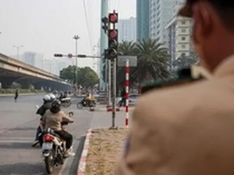 Tất cả người tham gia giao thông chú ý thông báo mới nhất từ Cục CSGT về đèn tín hiệu