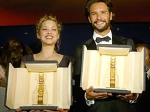 Bí mật phía sau chiếc cúp vàng 18K tại Cannes: Mỗi năm chỉ trao cho 2 “sao mai” điện ảnh