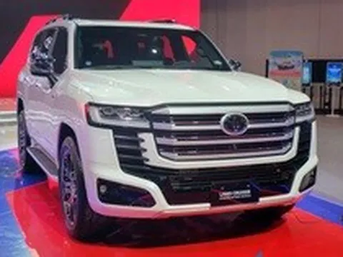 Toyota Land Cruiser Hybrid ra mắt ĐNÁ: Chốt giá gần 3 tỷ, vẫn dùng máy V6 3.5L, dễ 'cháy hàng' khi về Việt Nam