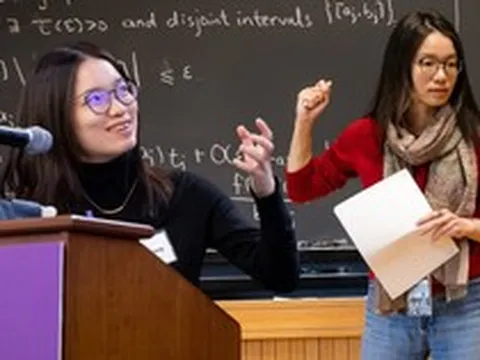Thiên tài nhận giải "Nobel Toán học" chơi đồ hiệu khiến dân tình phát cuồng, trang sức Cartier cháy hàng sau khoảnh khắc vinh danh