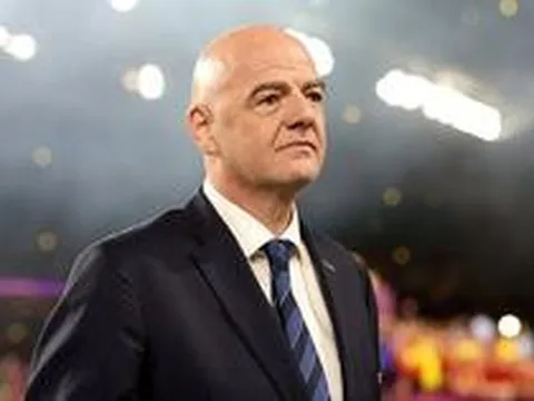 Mở công ty 'bán' World Cup bất thành, Chủ tịch FIFA đối mặt nguy cơ mất chức