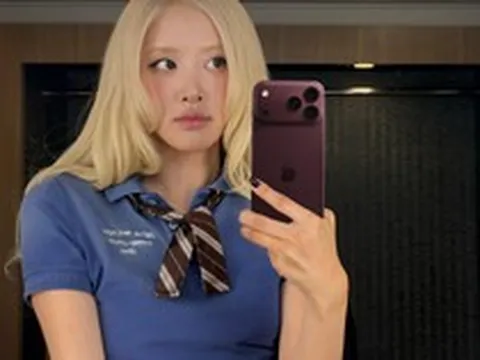 Cả thế giới ganh tị, Rosé là người đầu tiên selfie bằng iPhone 18 Pro