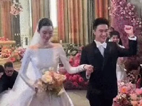 Hé lộ chi phí trong đám cưới của "siêu mẫu Victoria's Secret" và con trai "vua sòng bạc"