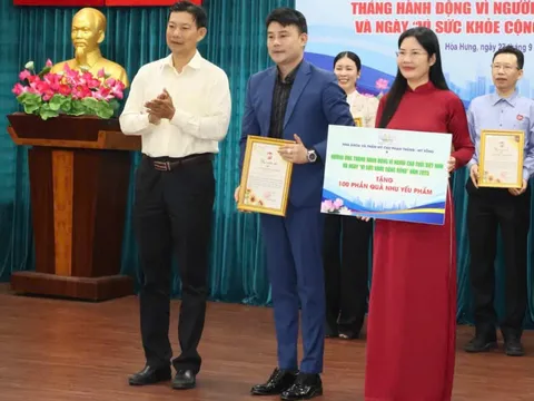 CEO Phạm Thăng mang nụ cười trở lại cho người cao tuổi
