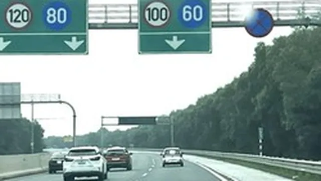Xe đi quá chậm trên cao tốc bị phạt bao nhiêu tiền?