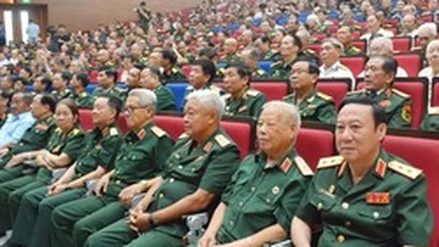 Đề xuất đổi cách tính tiền lương tháng để tính trợ cấp với sĩ quan nghỉ hưu trước hạn tuổi