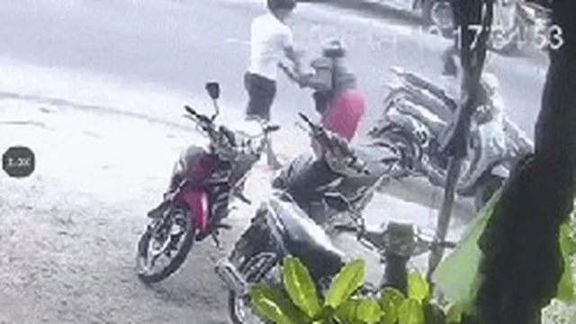 Nguyên nhân người phụ nữ bị thanh niên lạ mặt chặn đầu, đánh tới tấp khi vừa rời trụ sở công an phường