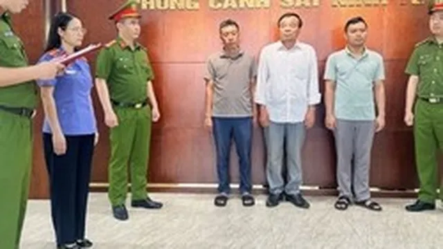 Bắt tạm giam nguyên chủ tịch xã Phạm Văn Nhị và 2 chủ doanh nghiệp