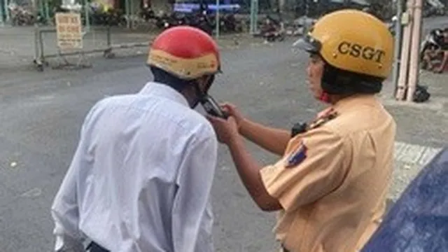 CSGT TPHCM tập trung đo nồng độ cồn ở nơi nhiều nhà hàng, quán ăn,...