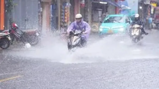 Miền Bắc mưa lớn đỉnh điểm, cảnh báo ngập sâu