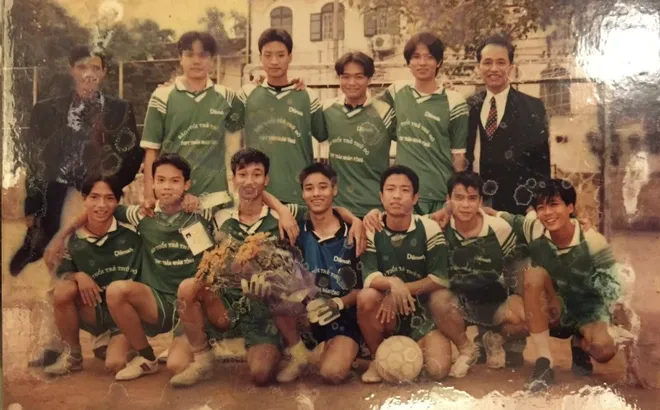 Nam sinh đen - gầy - nghịch từng làm "đại ca" trường cấp 3, 24 năm sau trở lại trường xưa khiến tất cả trầm trồ