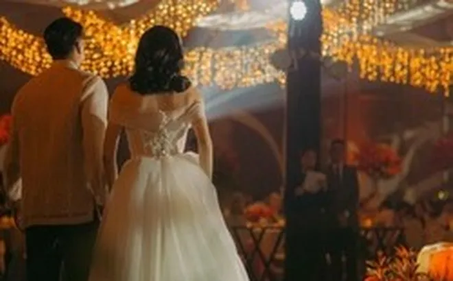 Chân dung cô gái Việt khiến con trai tỷ phú si mê, rước về bạch dinh "siêu khủng", tình tứ không rời nhau nửa bước