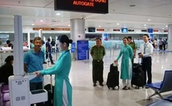 Quy định mới tại sân bay Tân Sơn Nhất: Bắt buộc khai báo thông tin trực tuyến trước khi nhập cảnh